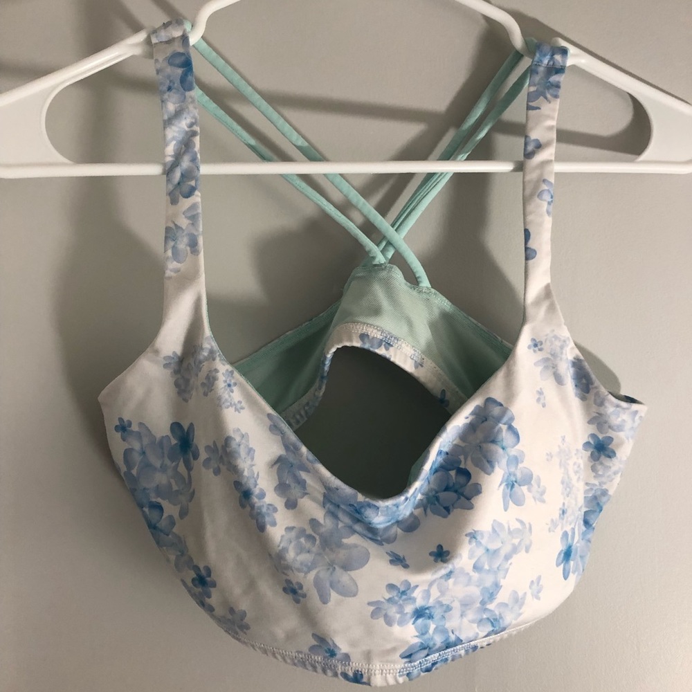 Lululemon sports bra